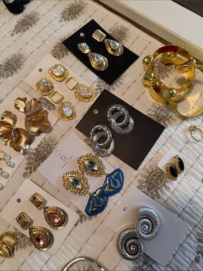 200 pcs Assorted Gold and Silver Fashion Earrings - Blue, Gold, Silver